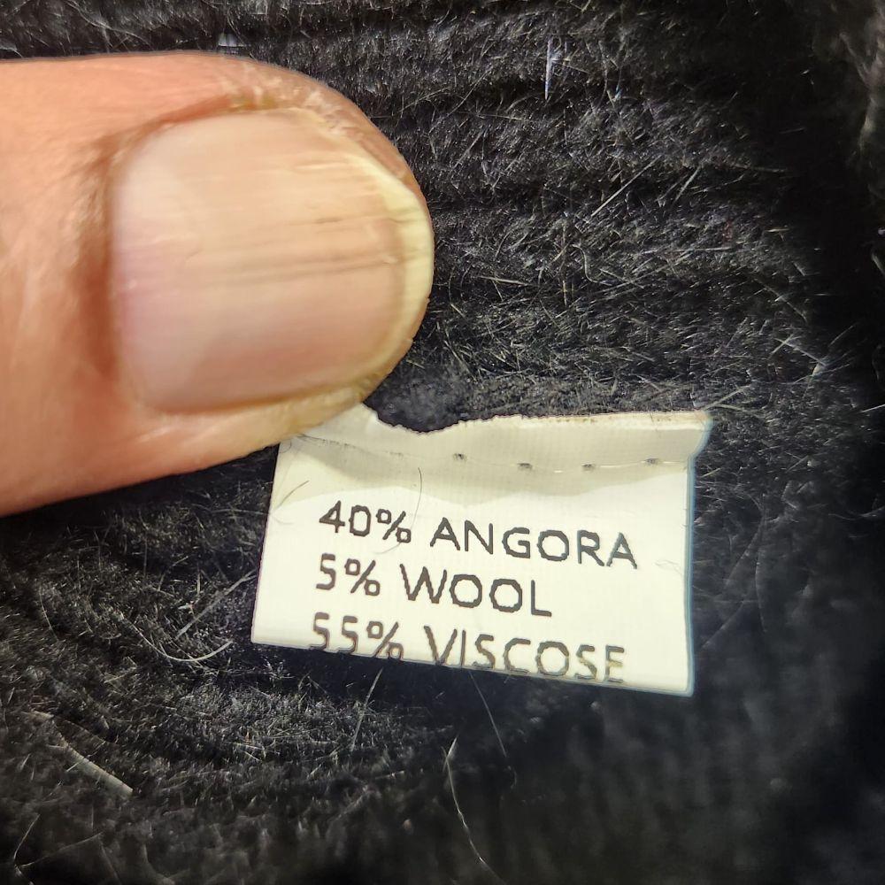 Inside tag of black beanie