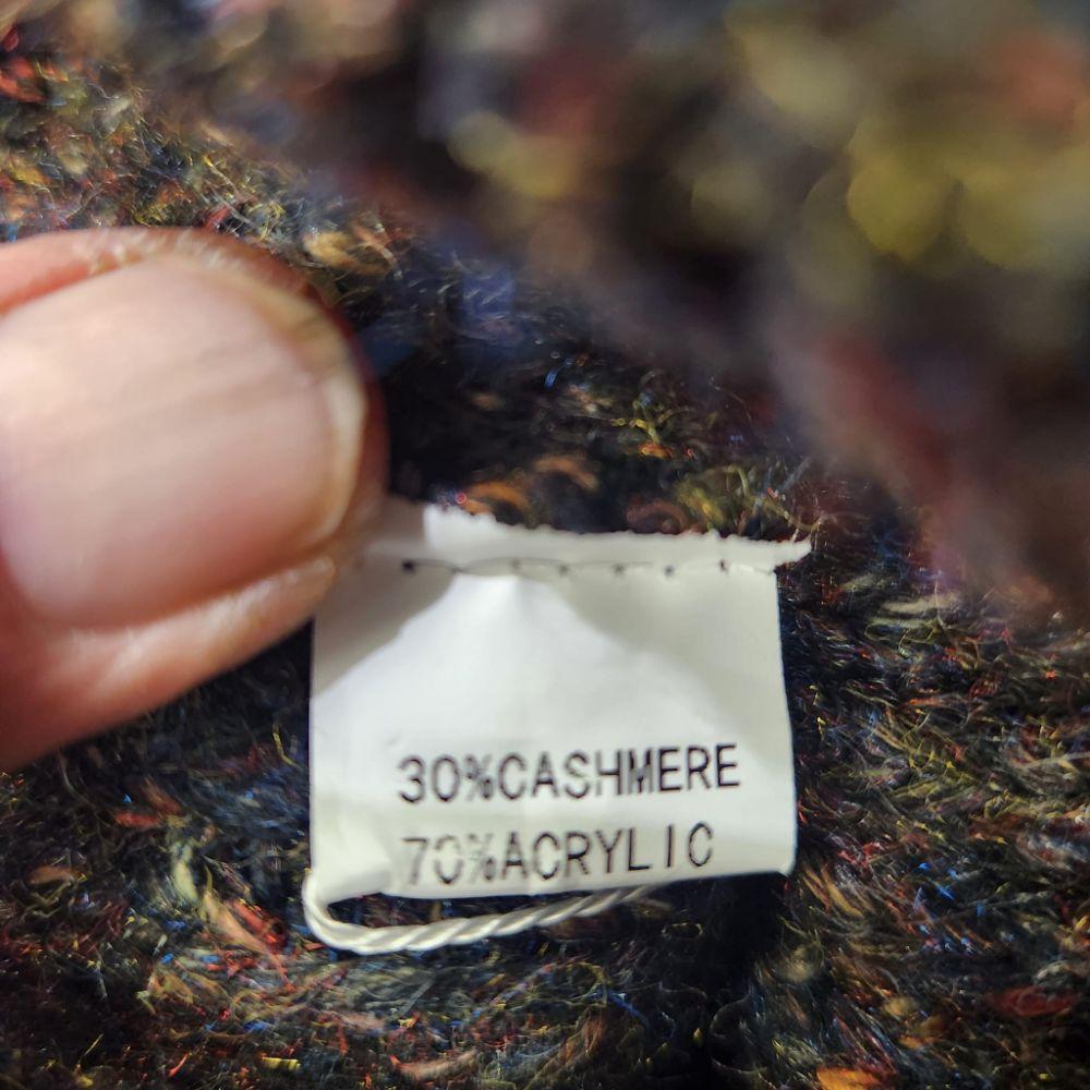 Inside tag of multi shade beanie