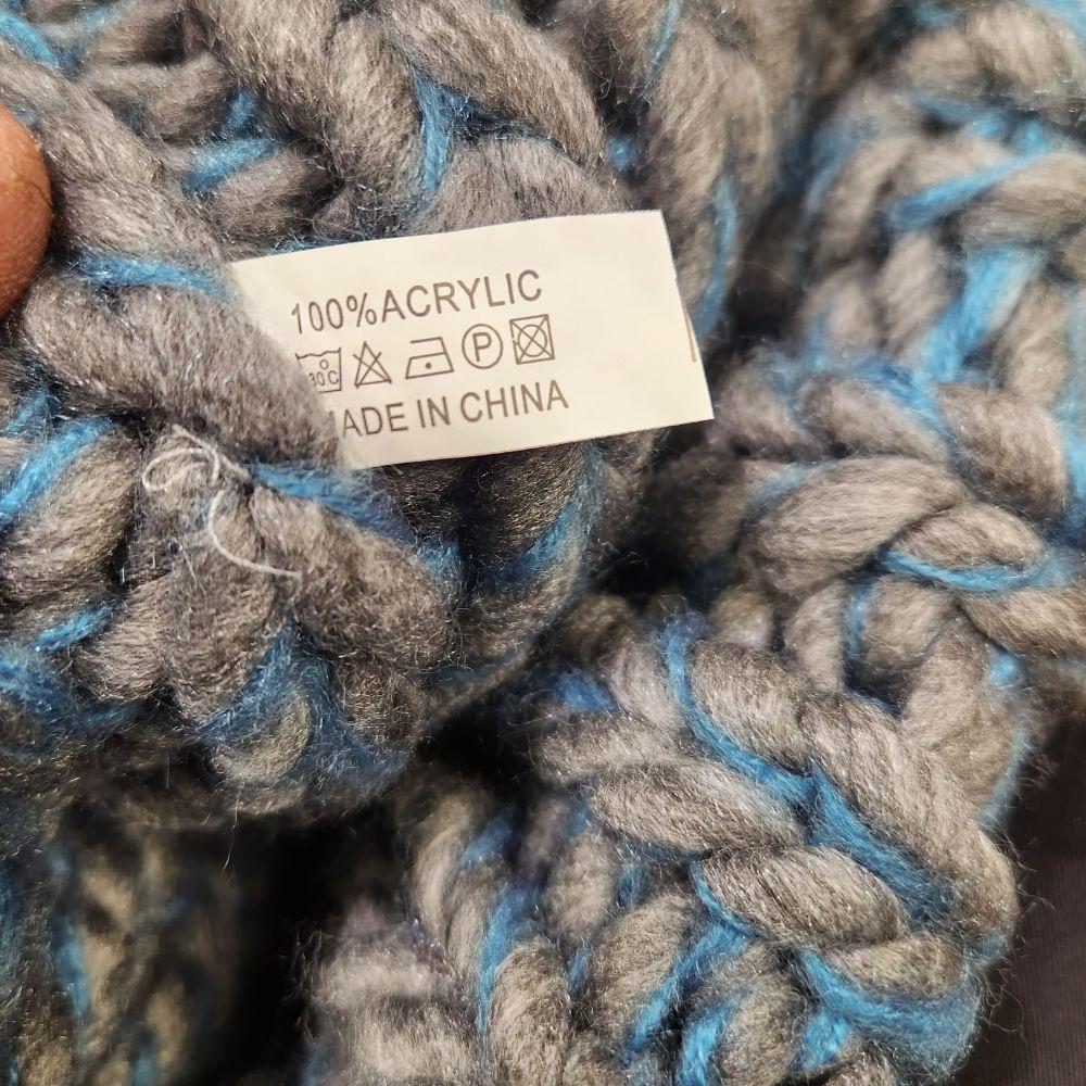 Inside tag on Winter beanie in grey and turquoise multicolored yarn