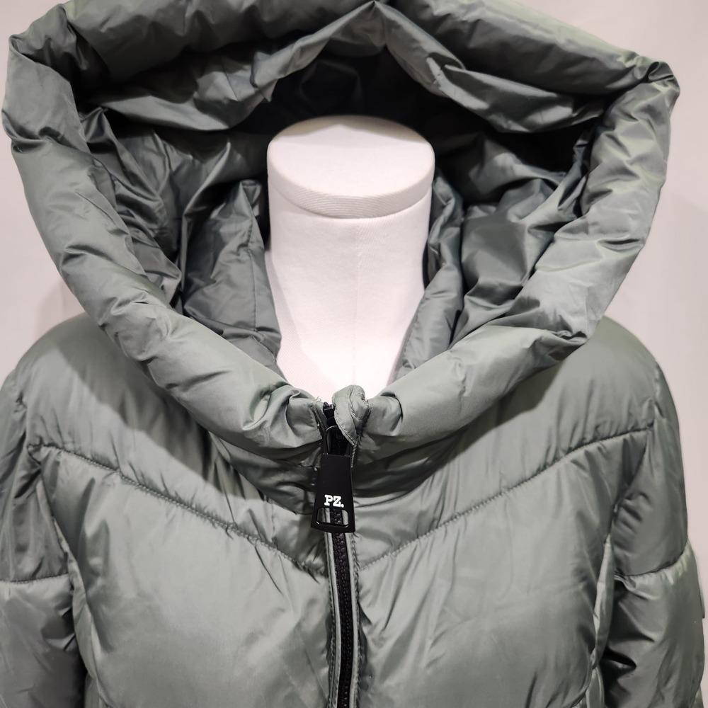 Detailed view of Moss colored hood