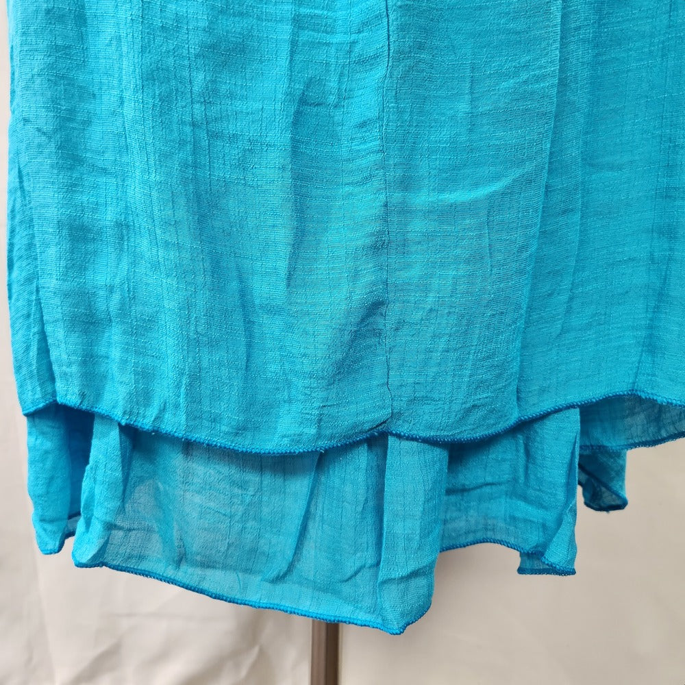 Layered bottom detailed view