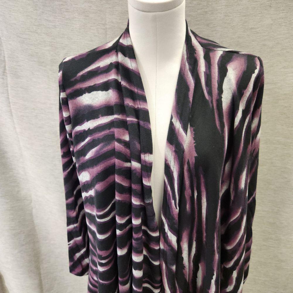 Detailed view of Light open front top in grey black and purple animal print