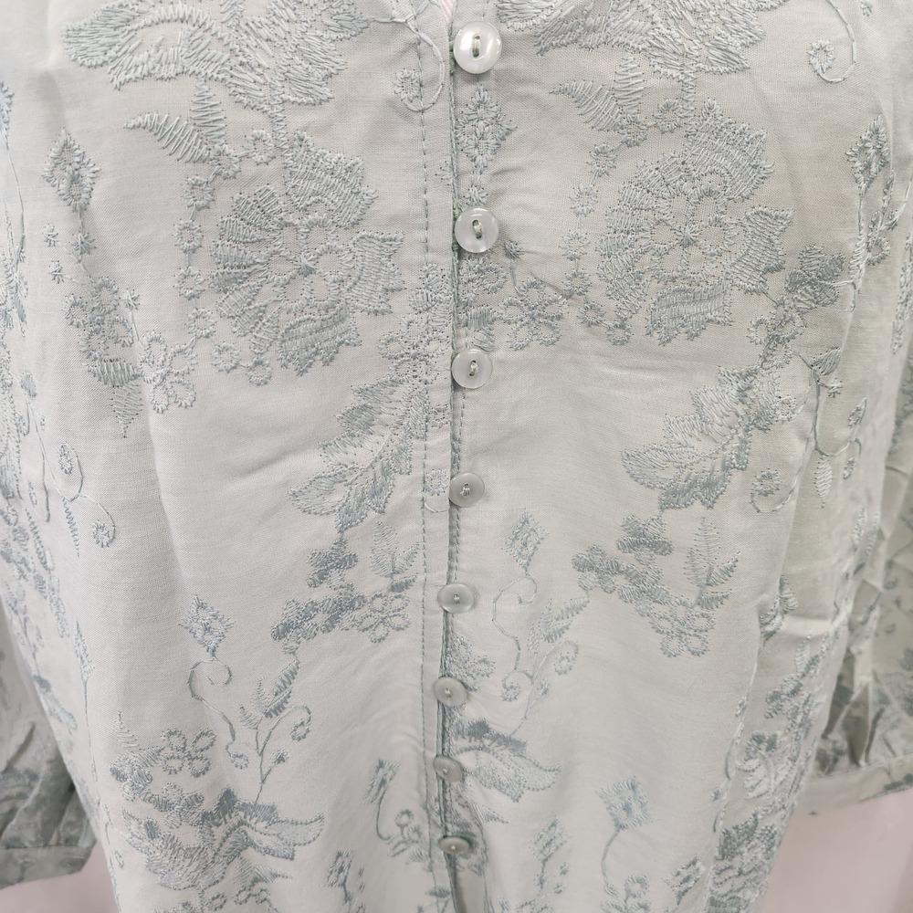 Buttoned front detailed view