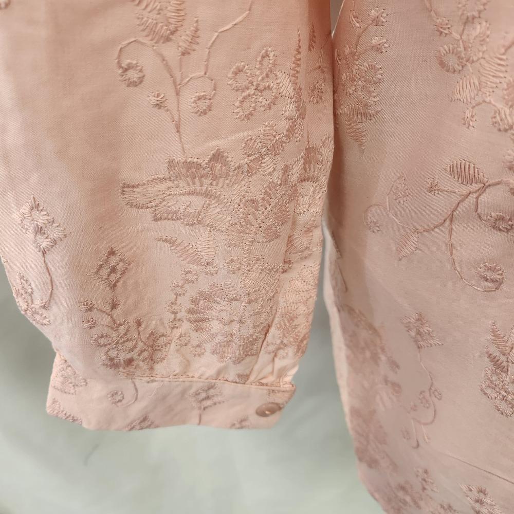 Another view of sleeves of peach top