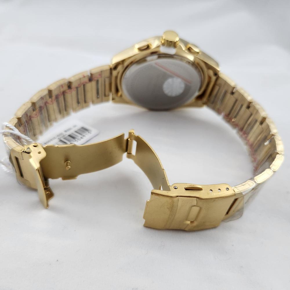 Folding clasp's detailed view