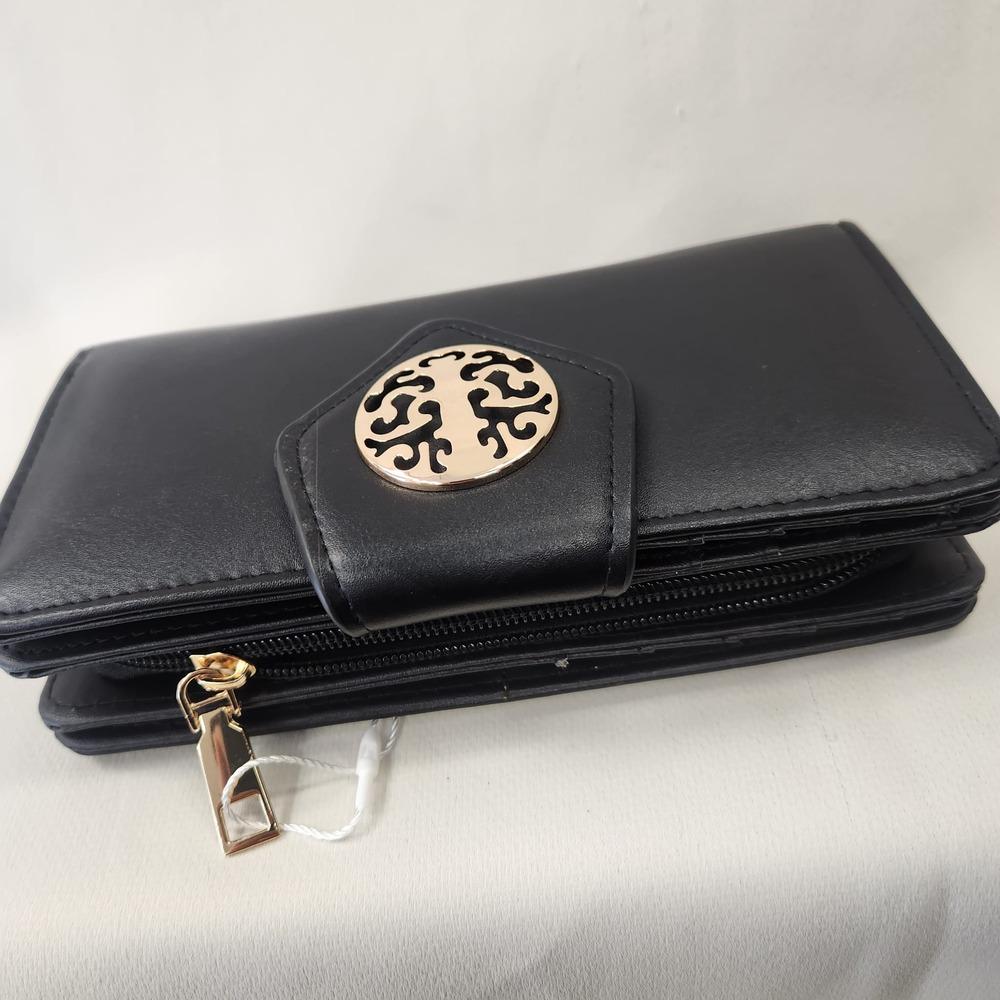 Alternative view of Multiple compartment black wallet