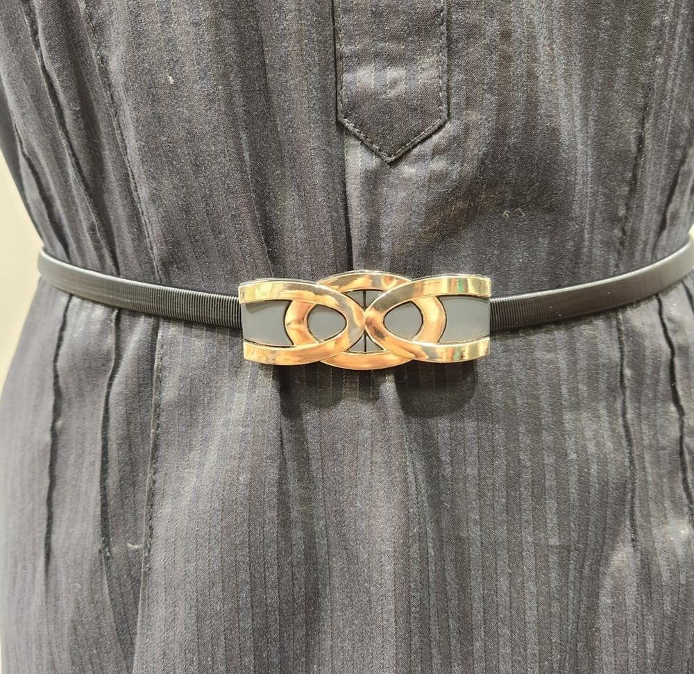 Detailed view of gold buckle