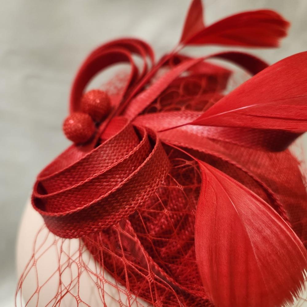 Detailed view of cambric fascinator in red