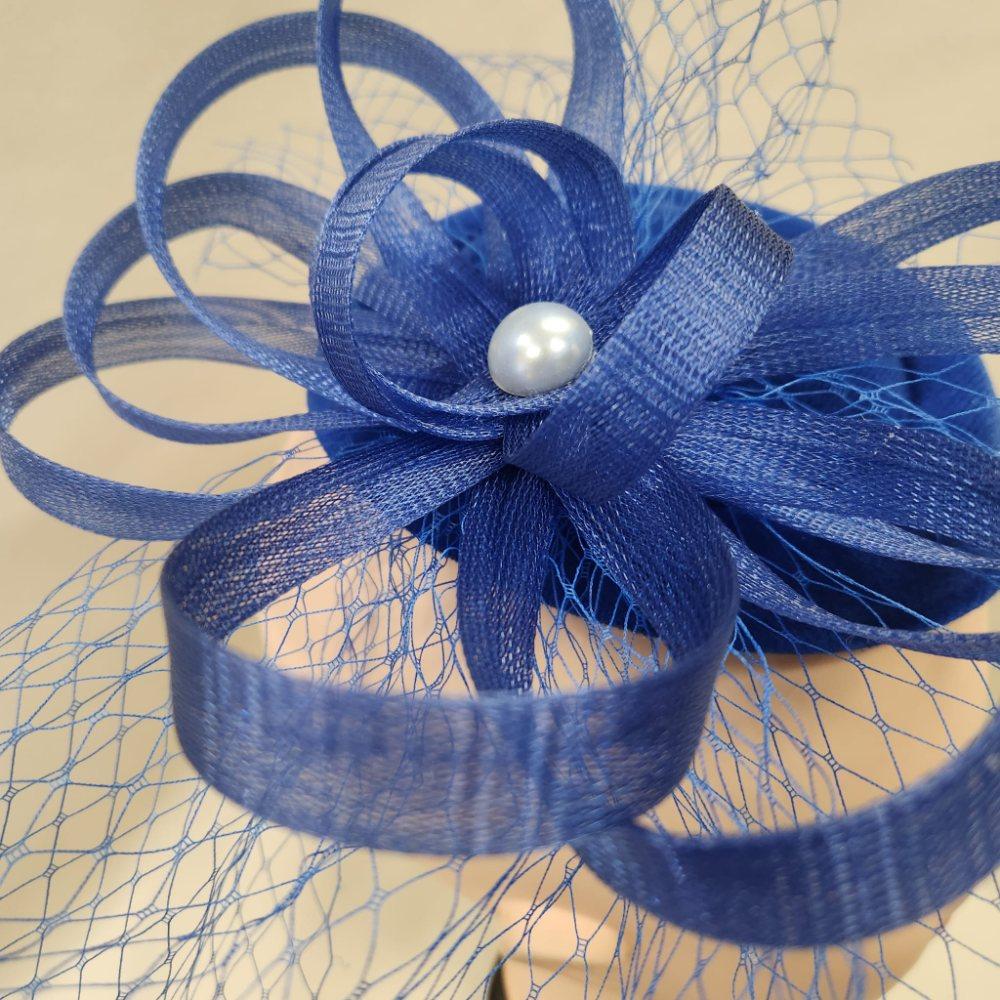 Detailed top view of Blue cambric base fascinator with veil and pearl