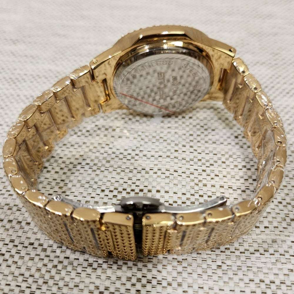 Foldable butterfly clasp with pushbutton