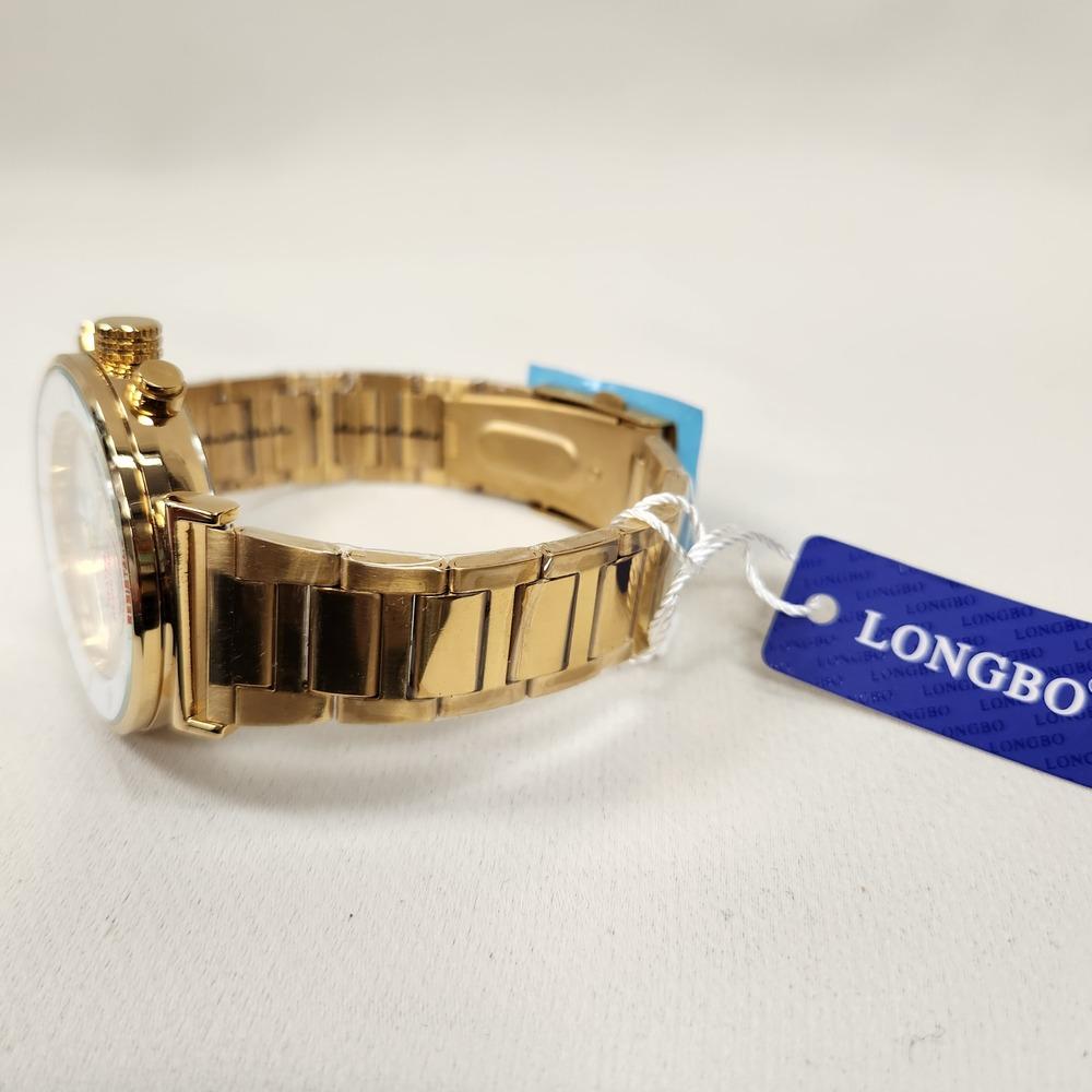 Gold chain strap of wrist watch in gold with white round face