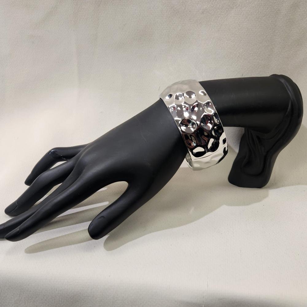 Textured silver hinged bracelet