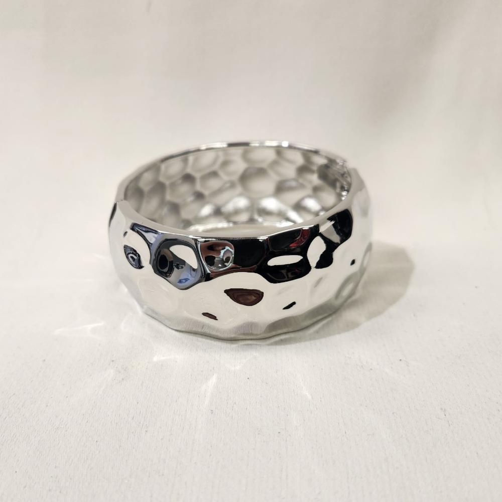 Modern textured hinged bracelet