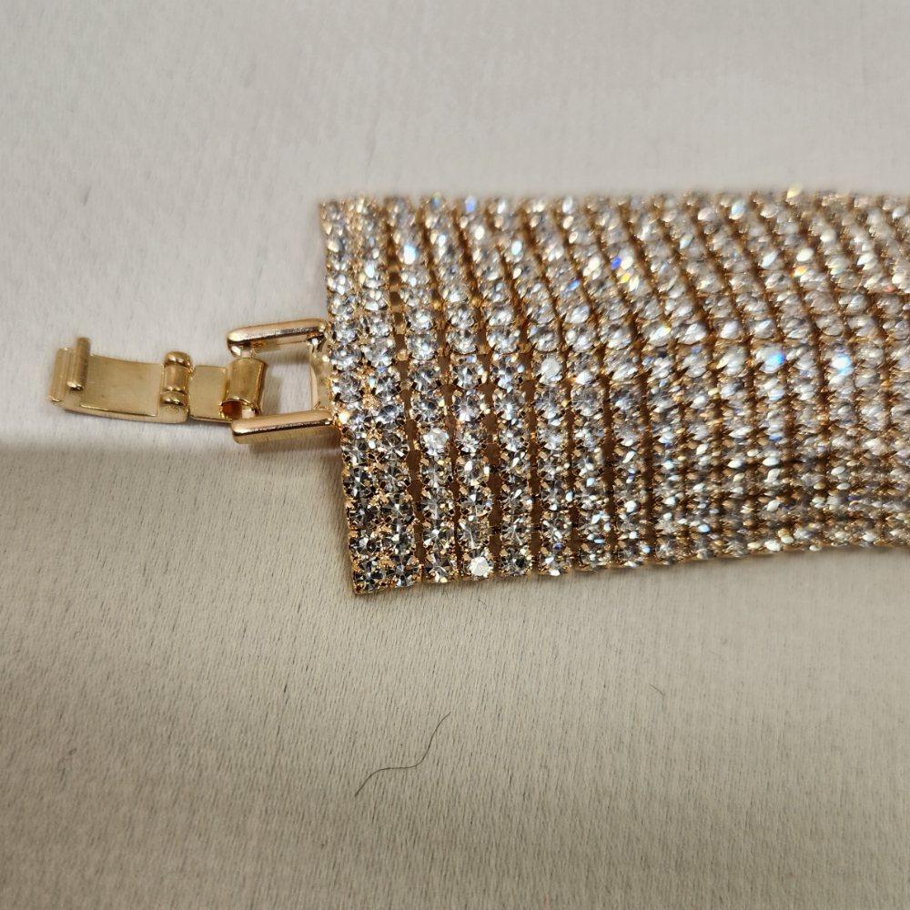 Fold over clasp detailed view