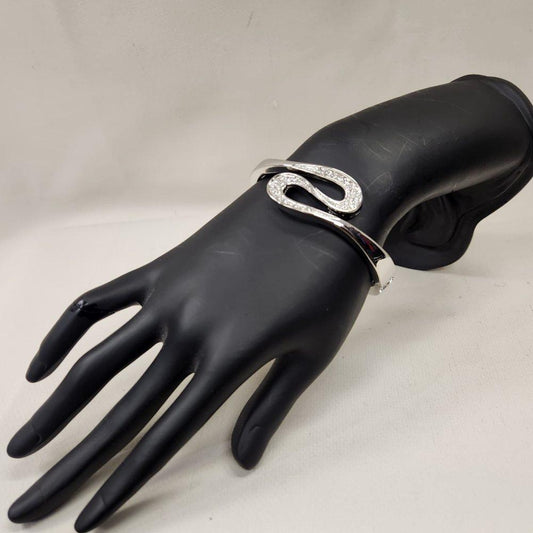 Modern asymmetric silver hinged bracelet