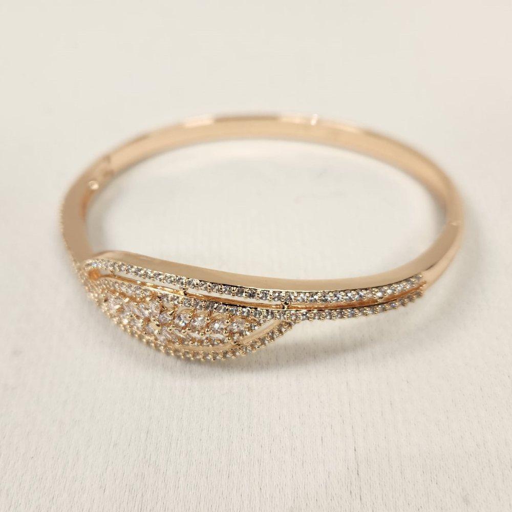 Front view of Gold bracelet with leaf shaped center piece