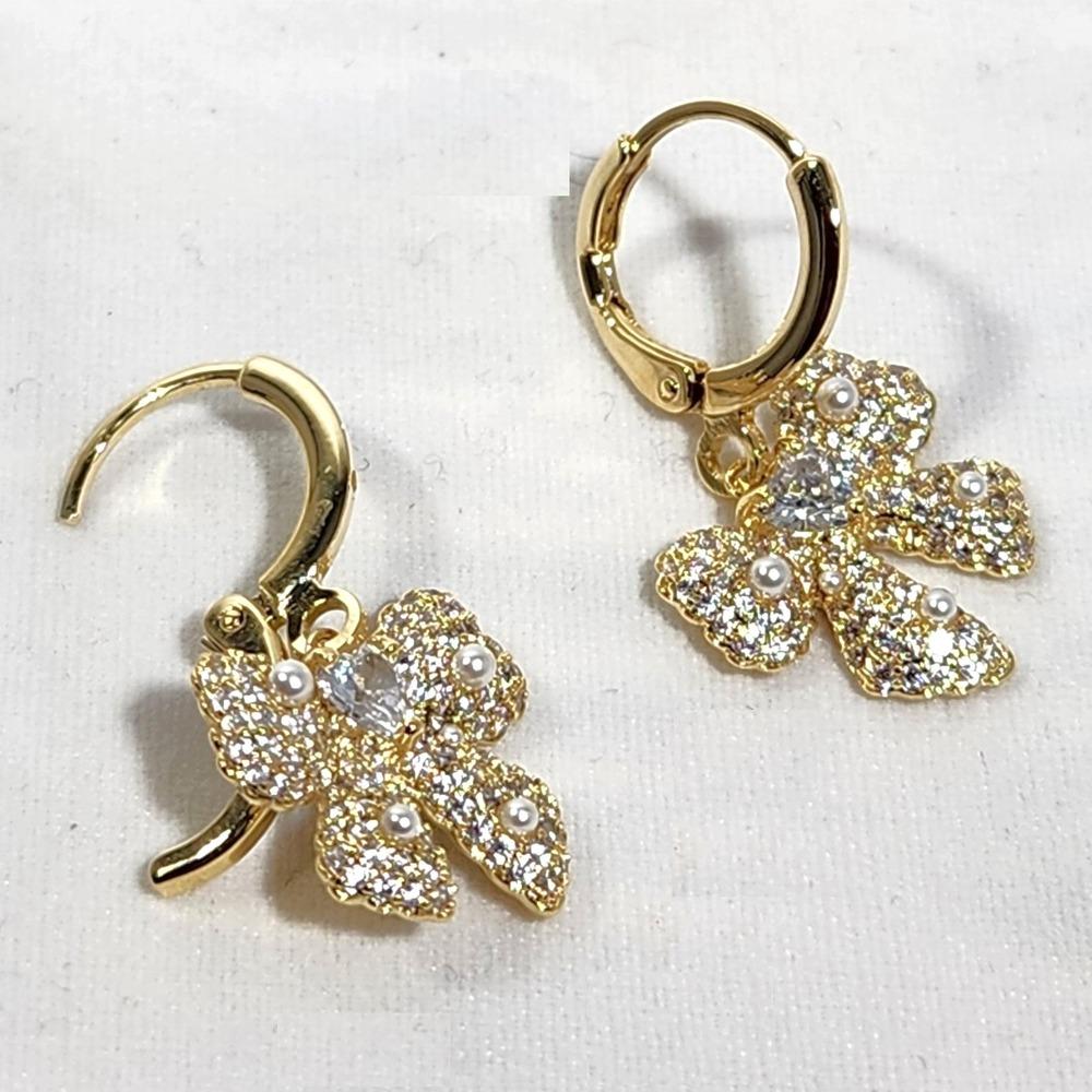 Lever back closure of dangling bow earring