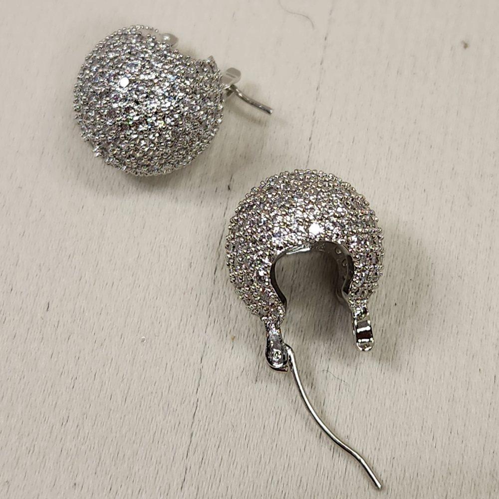 Lever back post of small silver colored basket hoops