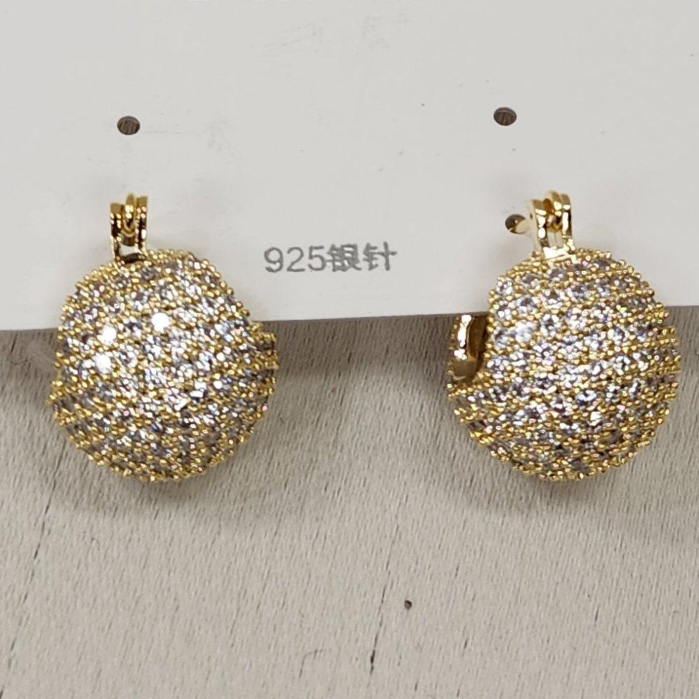 Alternative view of basket hoops in gold