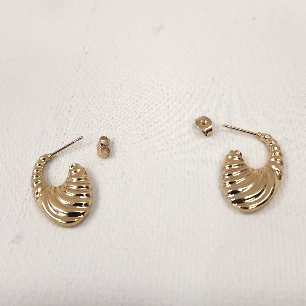 Pushback post of corrugated open hoop earrings