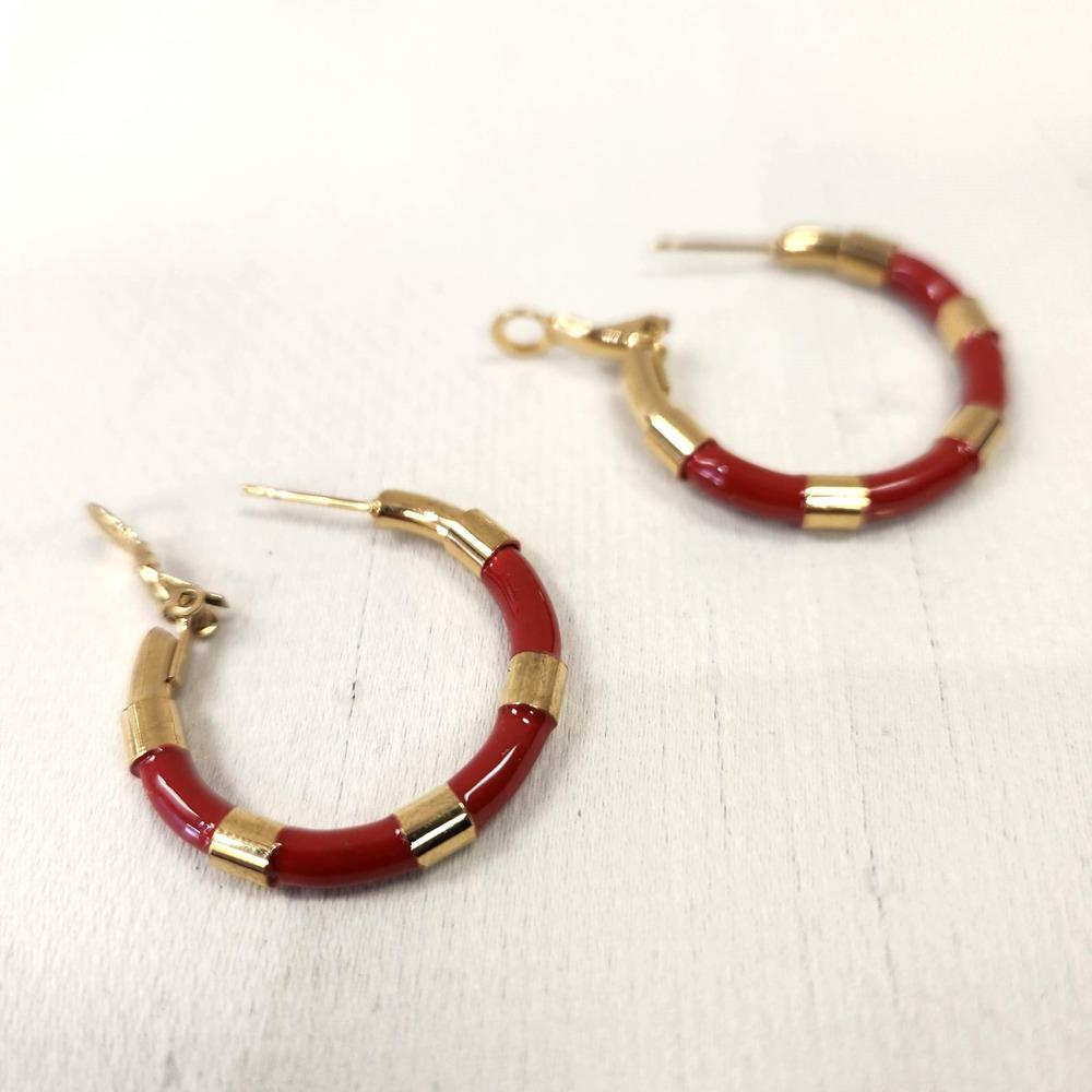 Latch back post of red and gold hoops