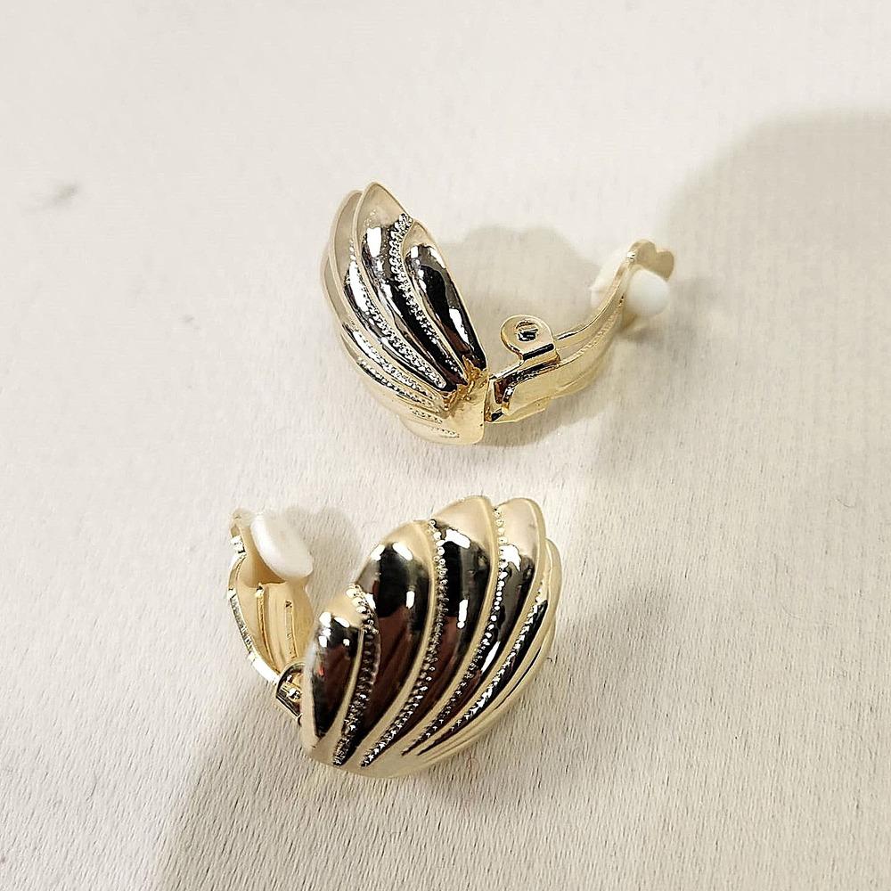 Alternative view of Clip on style seashell earrings