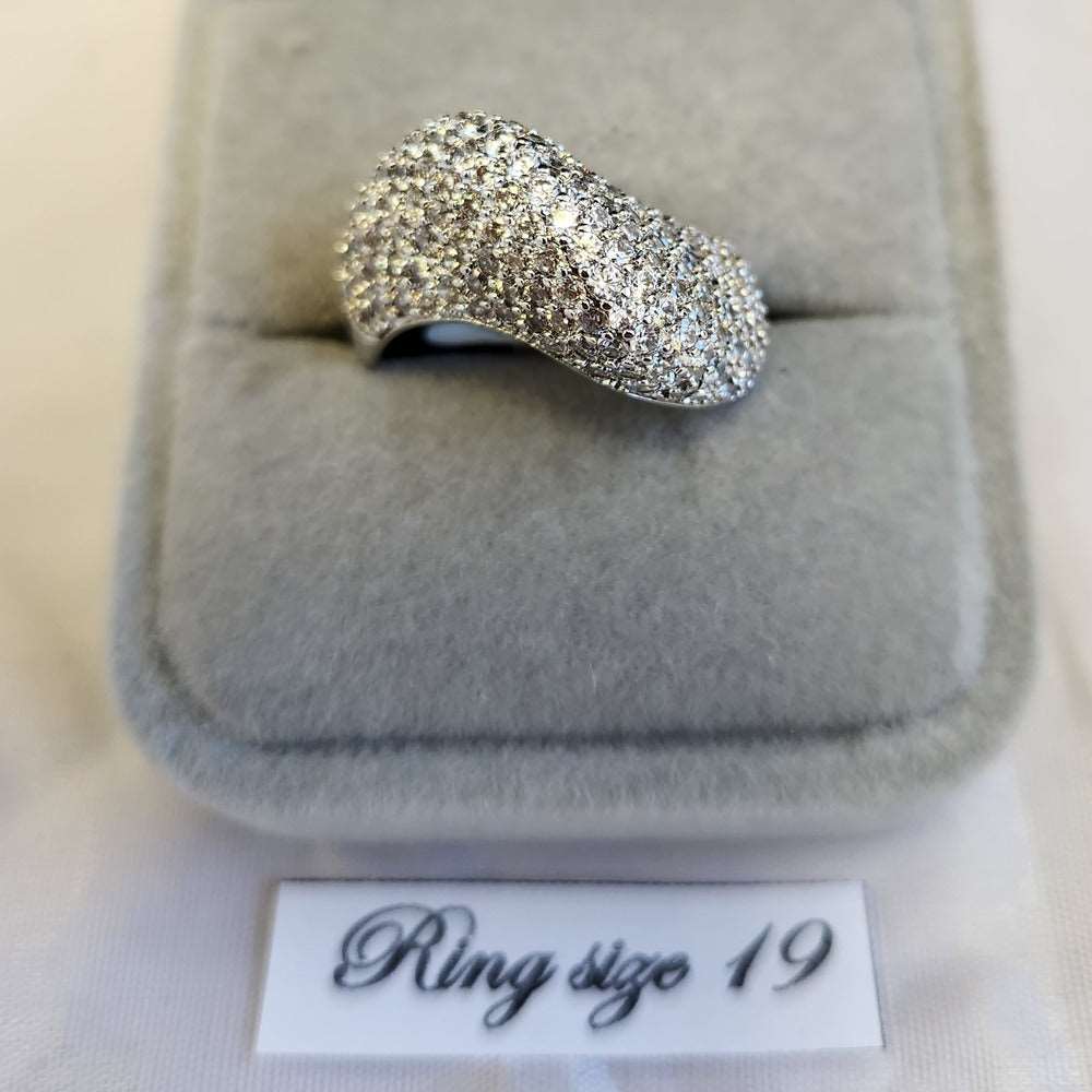 Detailed view of Curved ribbon shaped stone studded ring