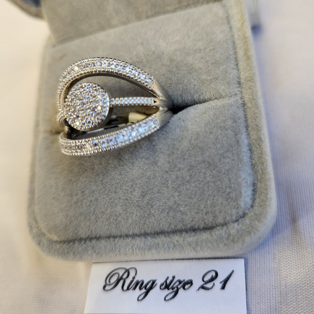 Detailed view of Multi strand ring with fine stone setting