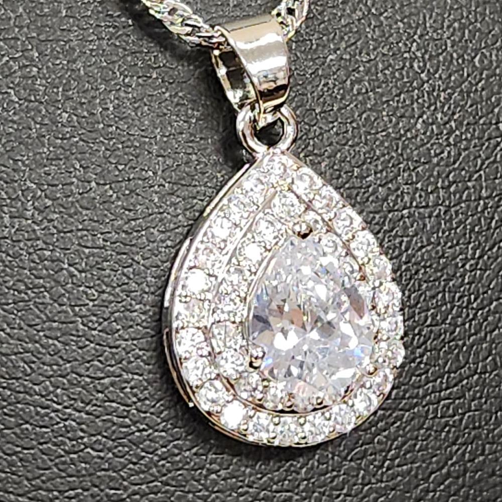 Detailed view of pendant