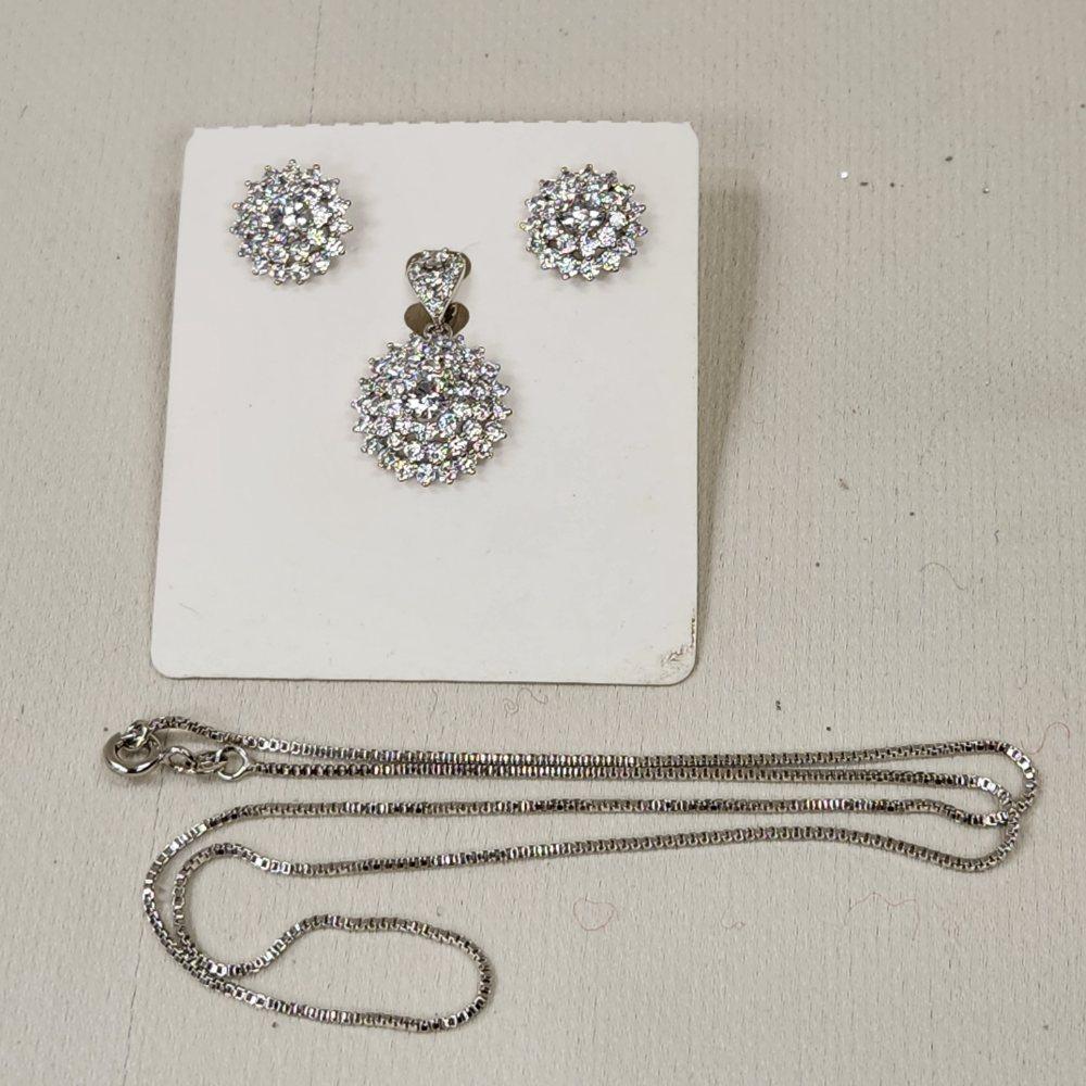 Chain with pendant and pair of stud earrings