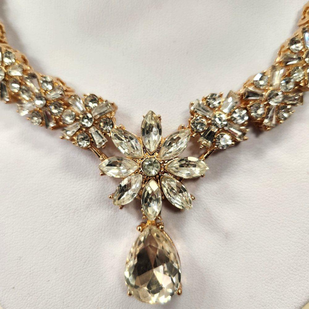Center piece of necklace for five piece jewelry set
