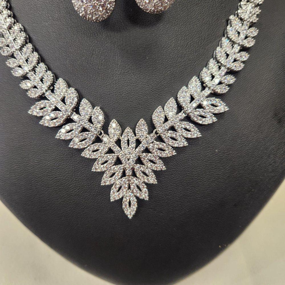 Detailed view of necklace