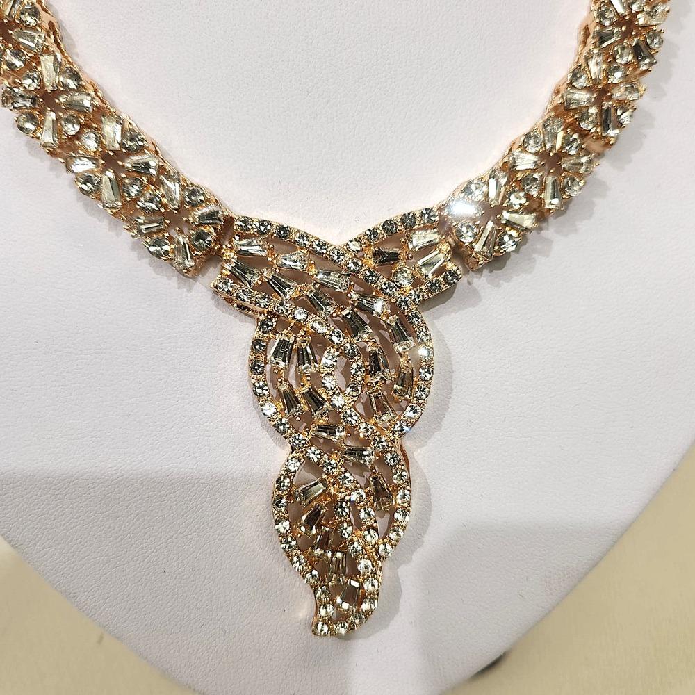 Detailed view of necklace's center piece