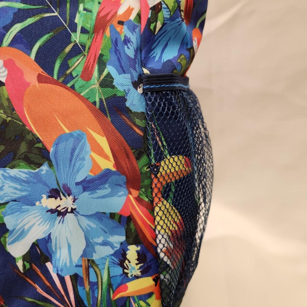 Mesh pocket on the side of Hawaiian print bag