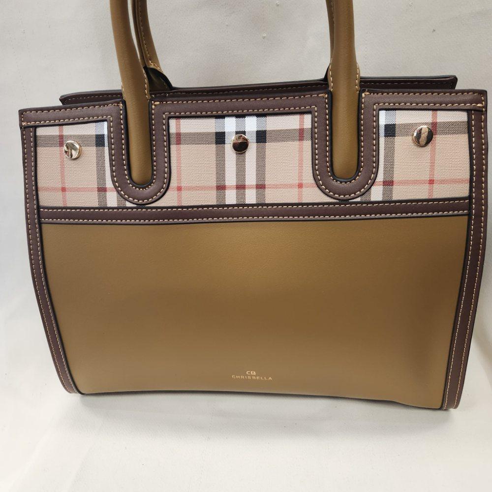 Detailed view of plaid pattern on front