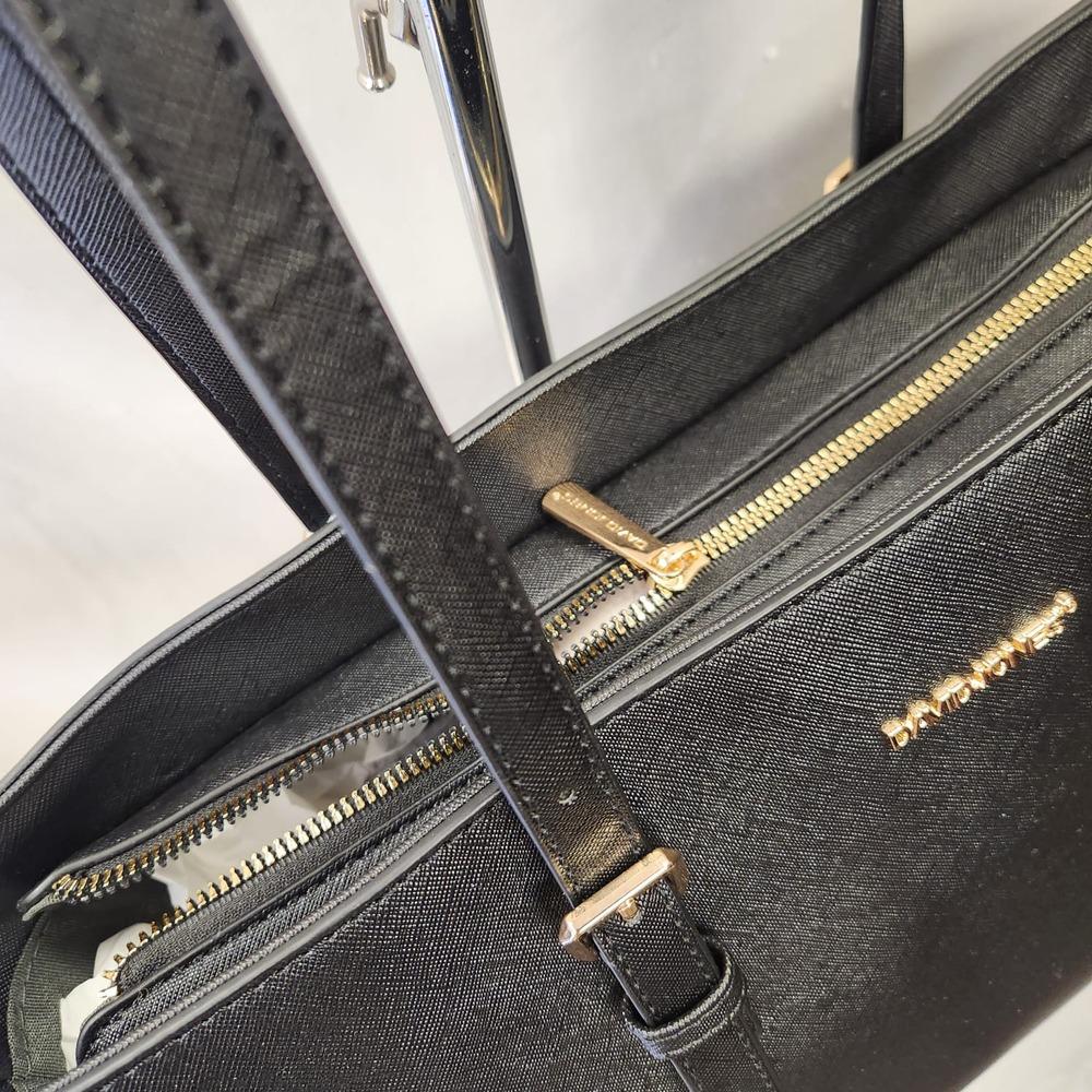 Top view of main zipped compartment