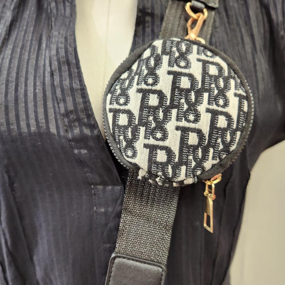 Round coin purse in black & white signature print