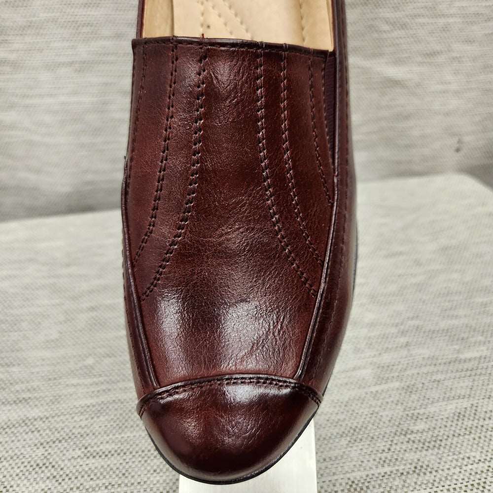 Front view of Burgundy shade pumps