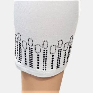 Hemline detail of Capri leggings in white