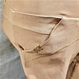 Front pocket details of beige color jeggings