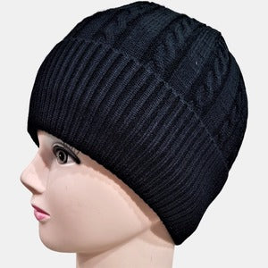 Winter woolen beanie in black color
