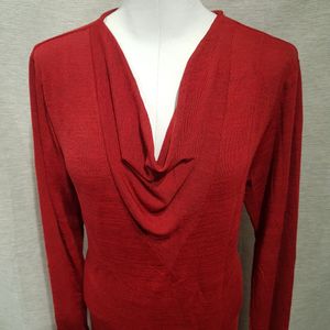Cowl neckline detail