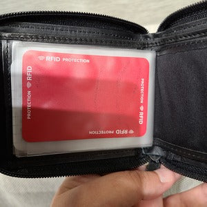 RFID protection tag of black color men's wallet