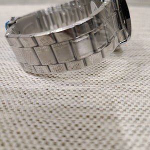 Chain strap detailed view