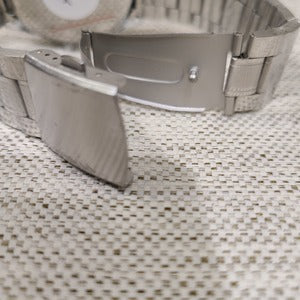 Clasp closure when opened
