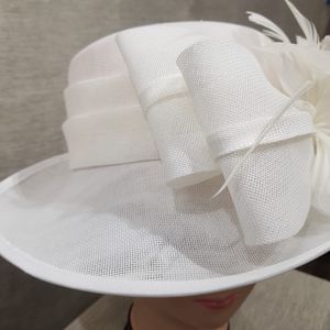 Bow detail of white dress hat
