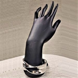 Silver color modern hinged bracelet