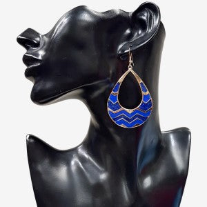 Tear drop shaped dangle earrings in blue