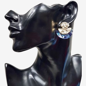 Fashionable earrings in gold and shades of blue