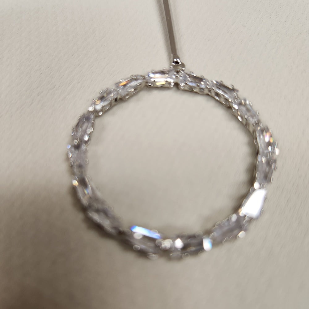 Detailed view of irregular stones on dangling loop